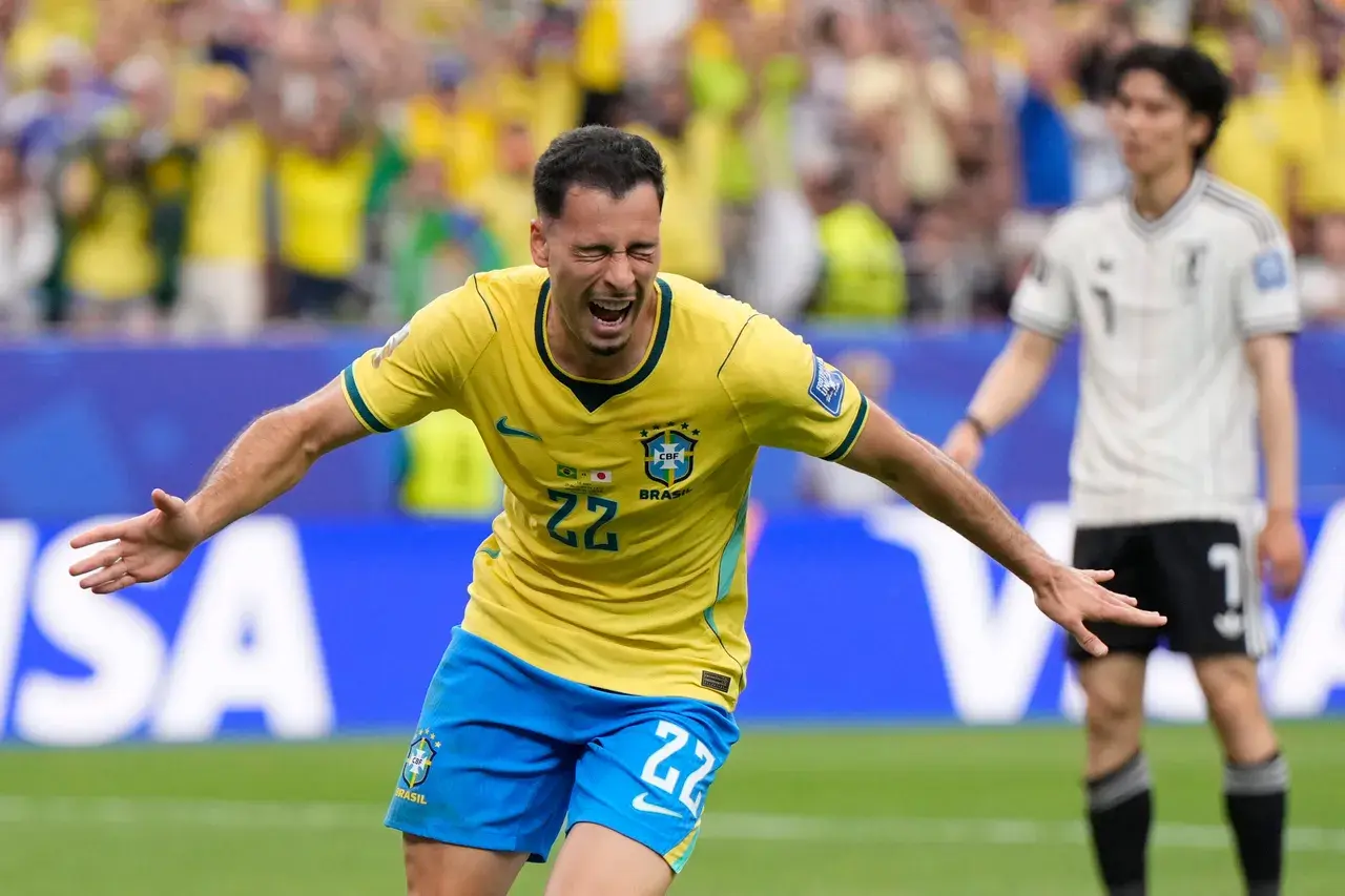 eaaaf2df54dbfe0bbdc61762f8b10c57-APTOPIX_Japan_Brazil_WCup_Soccer