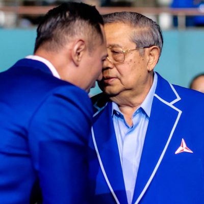 Pura-pura Galak, Eh... Minta Jabatan