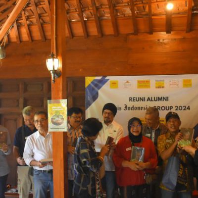 Buku Amir Daud Diluncurkan Saat Reuni Akbar Bisnis Indonesia