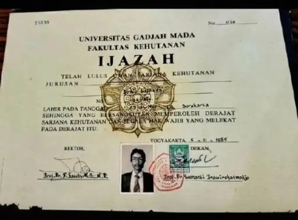 Kasus Ijazah Palsu Jokowi,  Momentum  Geruduk UGM