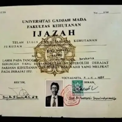 Kasus Ijazah Palsu Jokowi,  Momentum  Geruduk UGM
