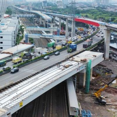 WIKAIKON Rampungkan Erection Steel Box Girder HBR II di Tanjung Priok