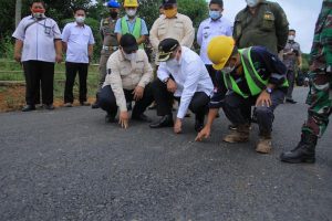 Pemkab Musi Banyuasin Serap Produksi Karet Petani untuk Bangun Jalan