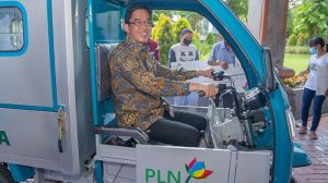 PLN Berikan 11 Gerobak Motor Listrik Kepada 11 UMK di Bali